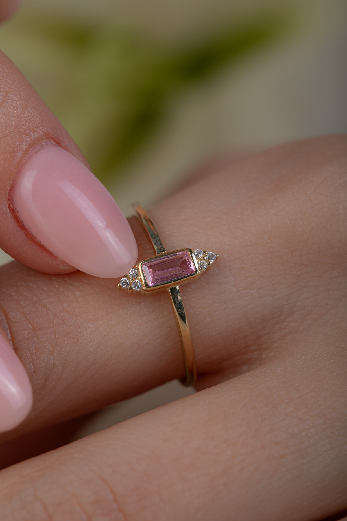 14 Ayar Altın Pembe Taşlı Yüzük