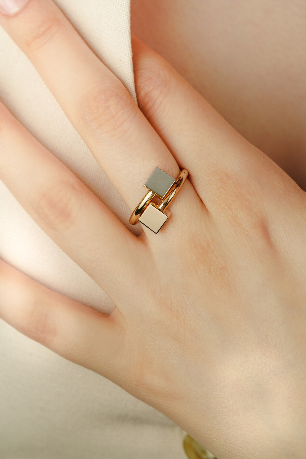 14 Ayar Altın Sade Kare Yüzük