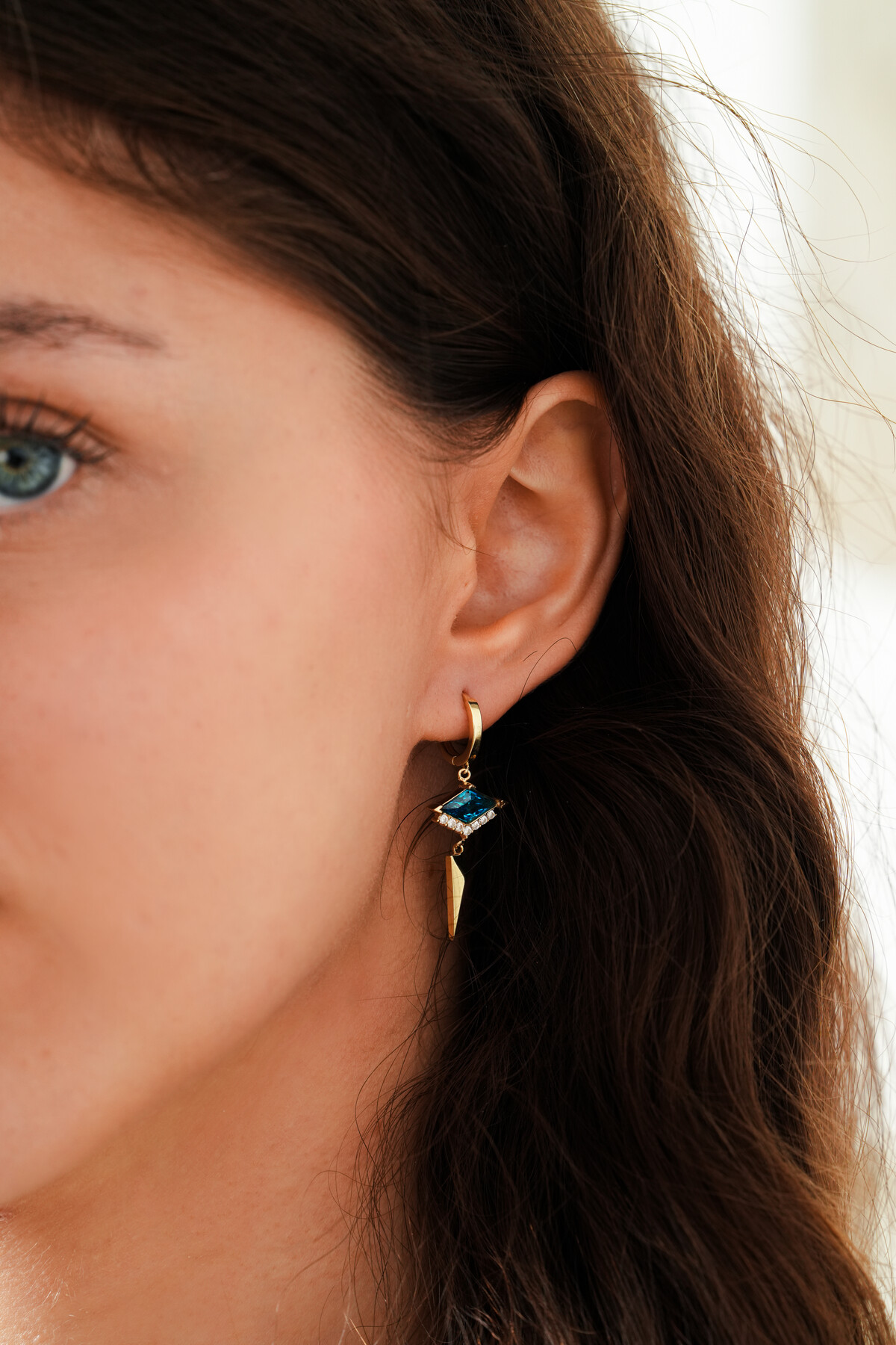 14 Ayar Altın Sallantılı Küpe