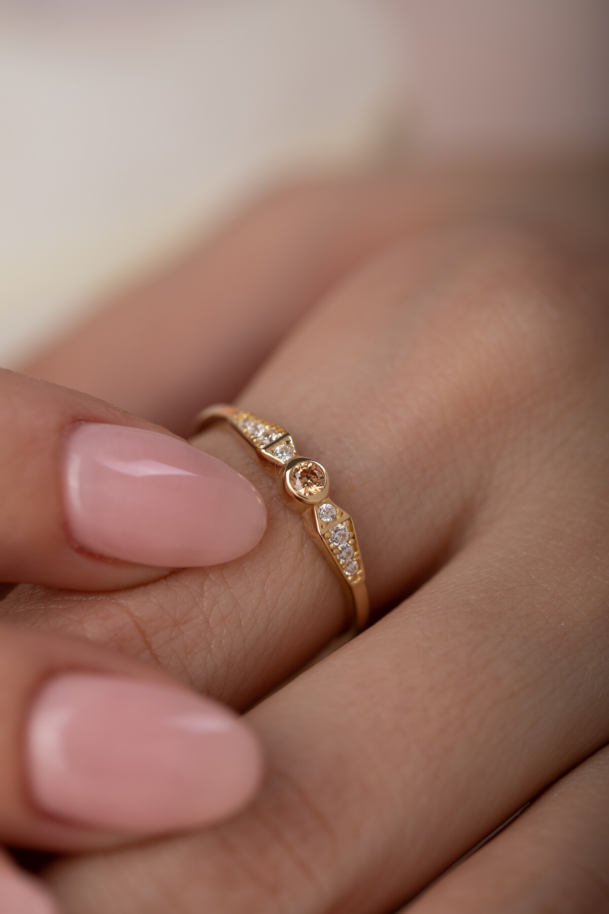 14 Ayar Altın Şampanya Taşlı Yüzük