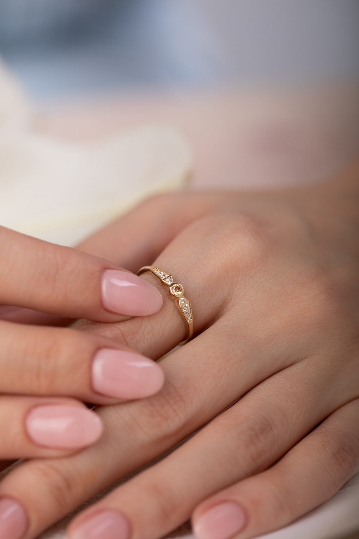 14 Ayar Altın Şampanya Taşlı Yüzük