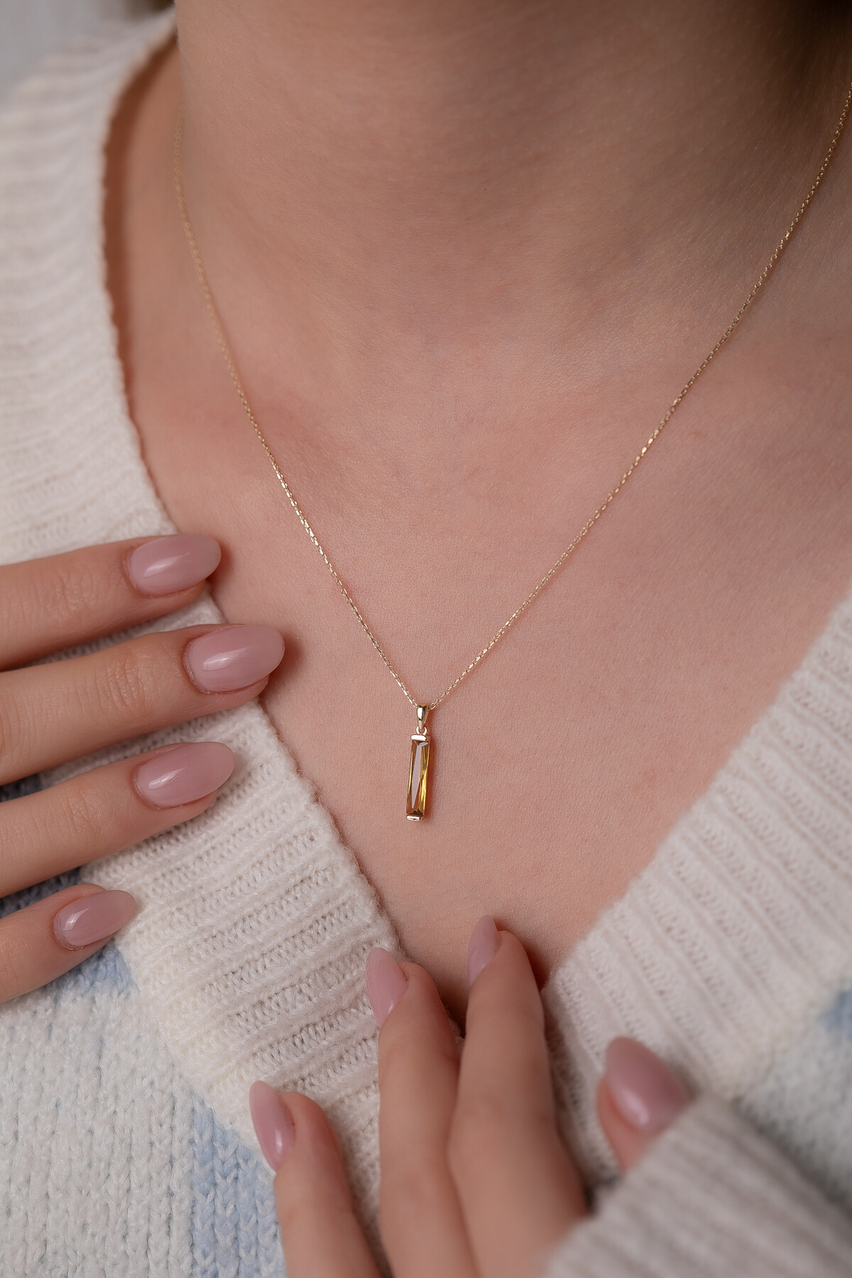 14 Ayar Altın Sarı Taş Çubuk Kolye