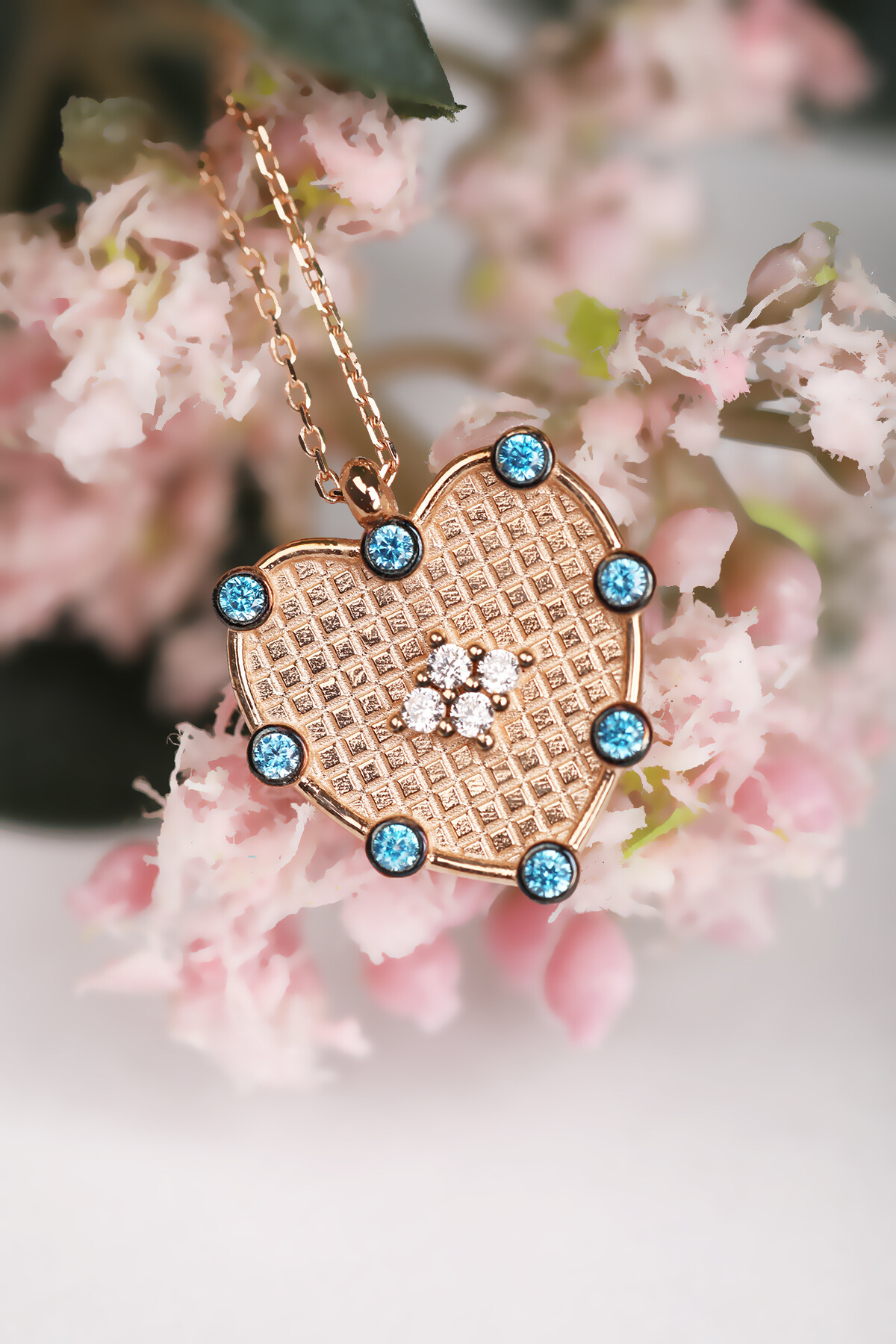 14 Ayar Altın Serpme Taşlı Kalp Kolye