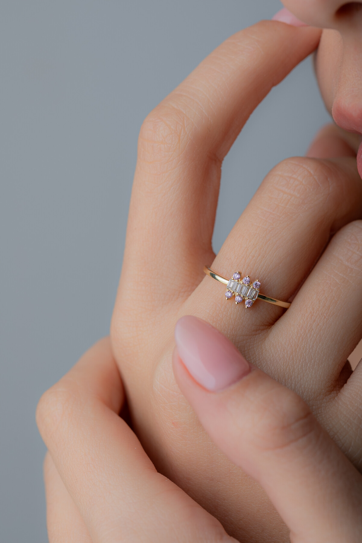 14 Ayar Altın Sıralı Taş Yüzük 