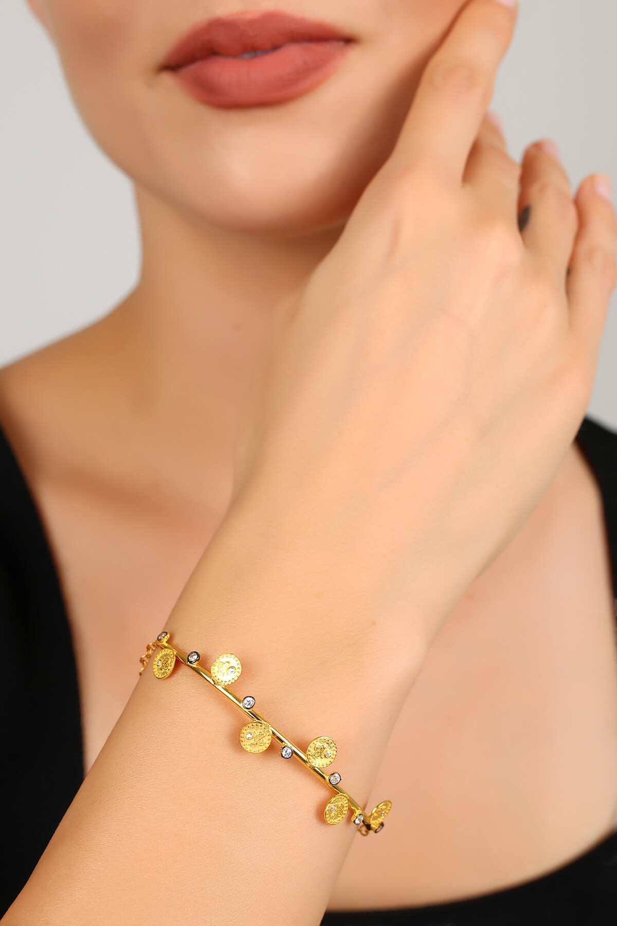 14 Ayar Altın Taş Detaylı Tuğra Bileklik