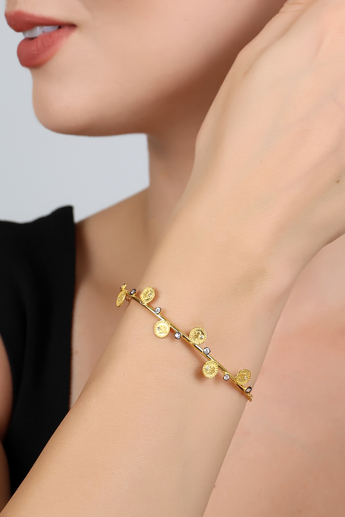 14 Ayar Altın Taş Detaylı Tuğra Bileklik