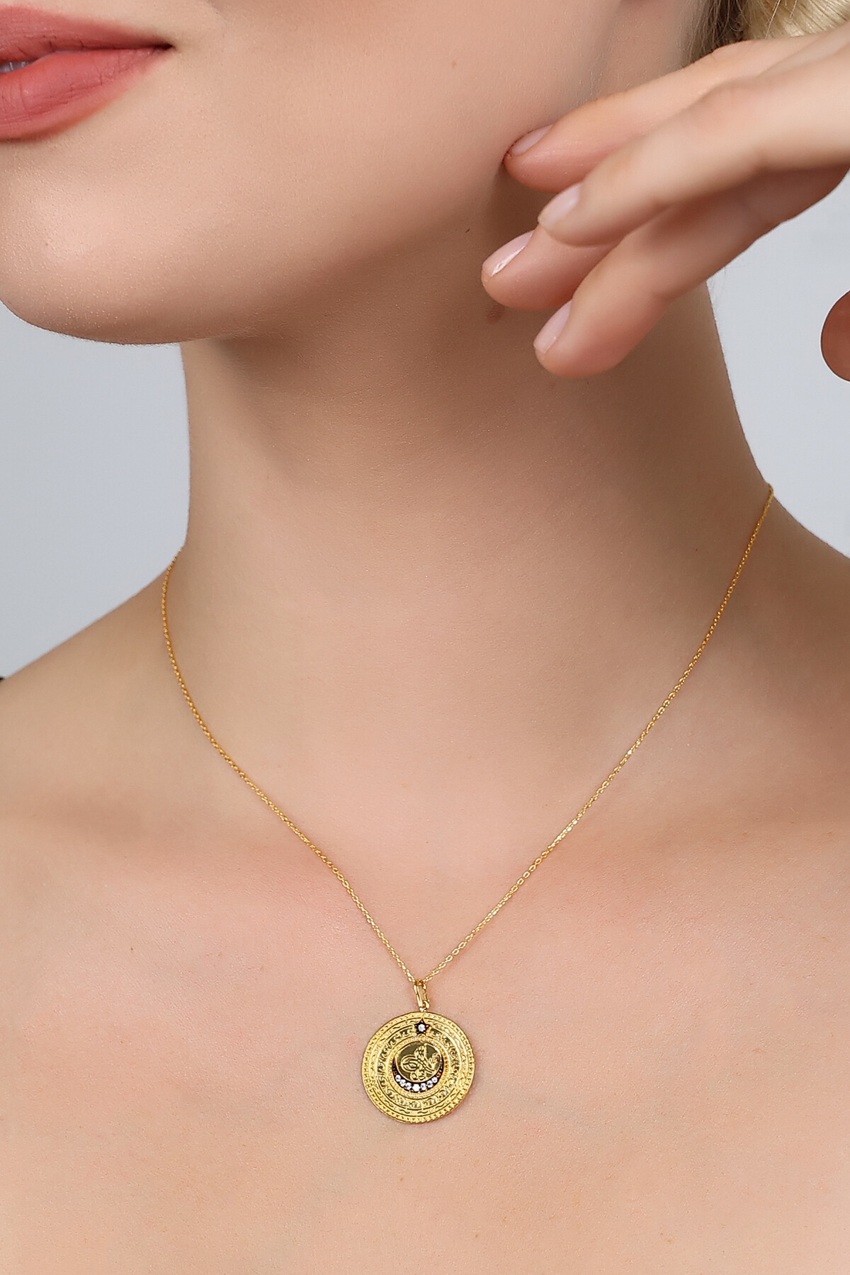 14 Ayar Altın Taş Detaylı Tuğra Kolye