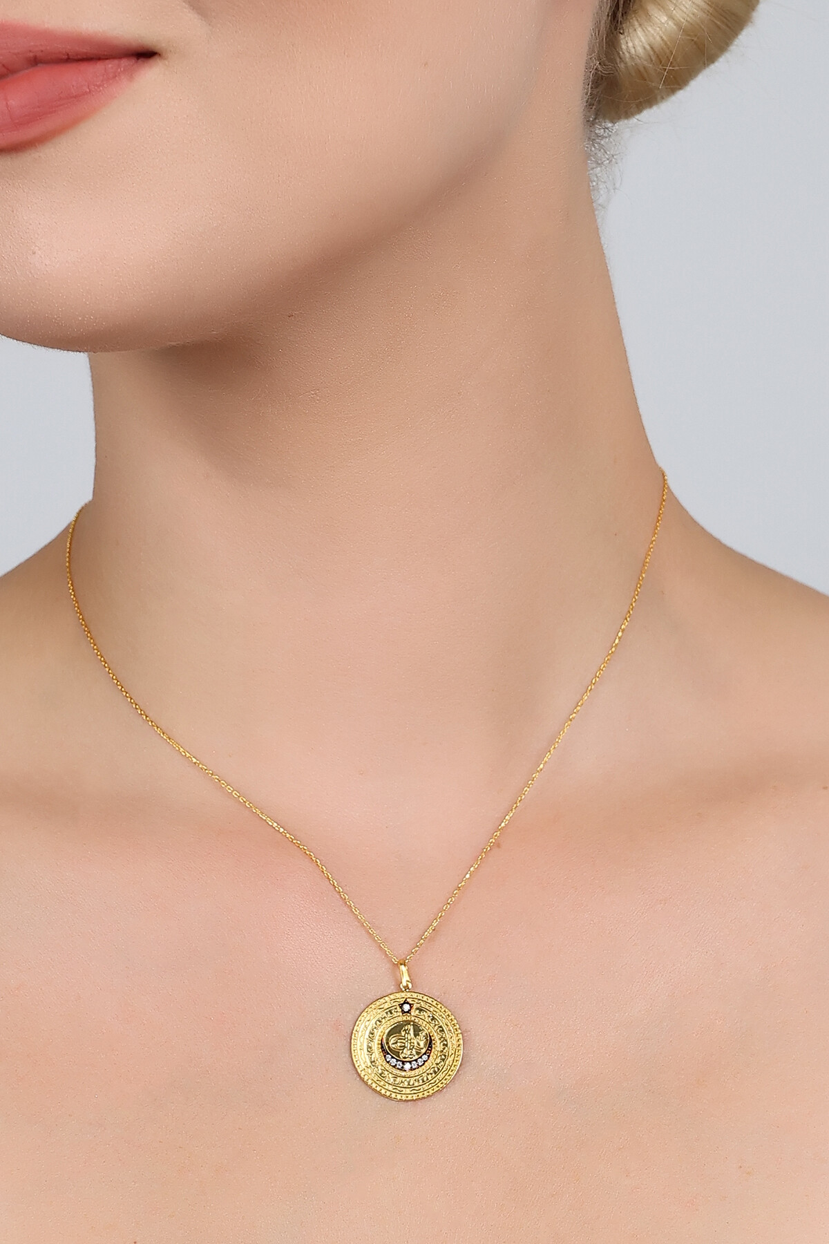 14 Ayar Altın Taş Detaylı Tuğra Kolye