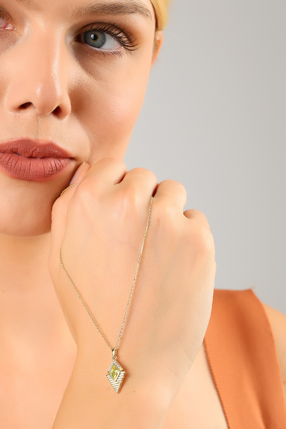 14 Ayar Altın Taşlı Art Deco Kolye