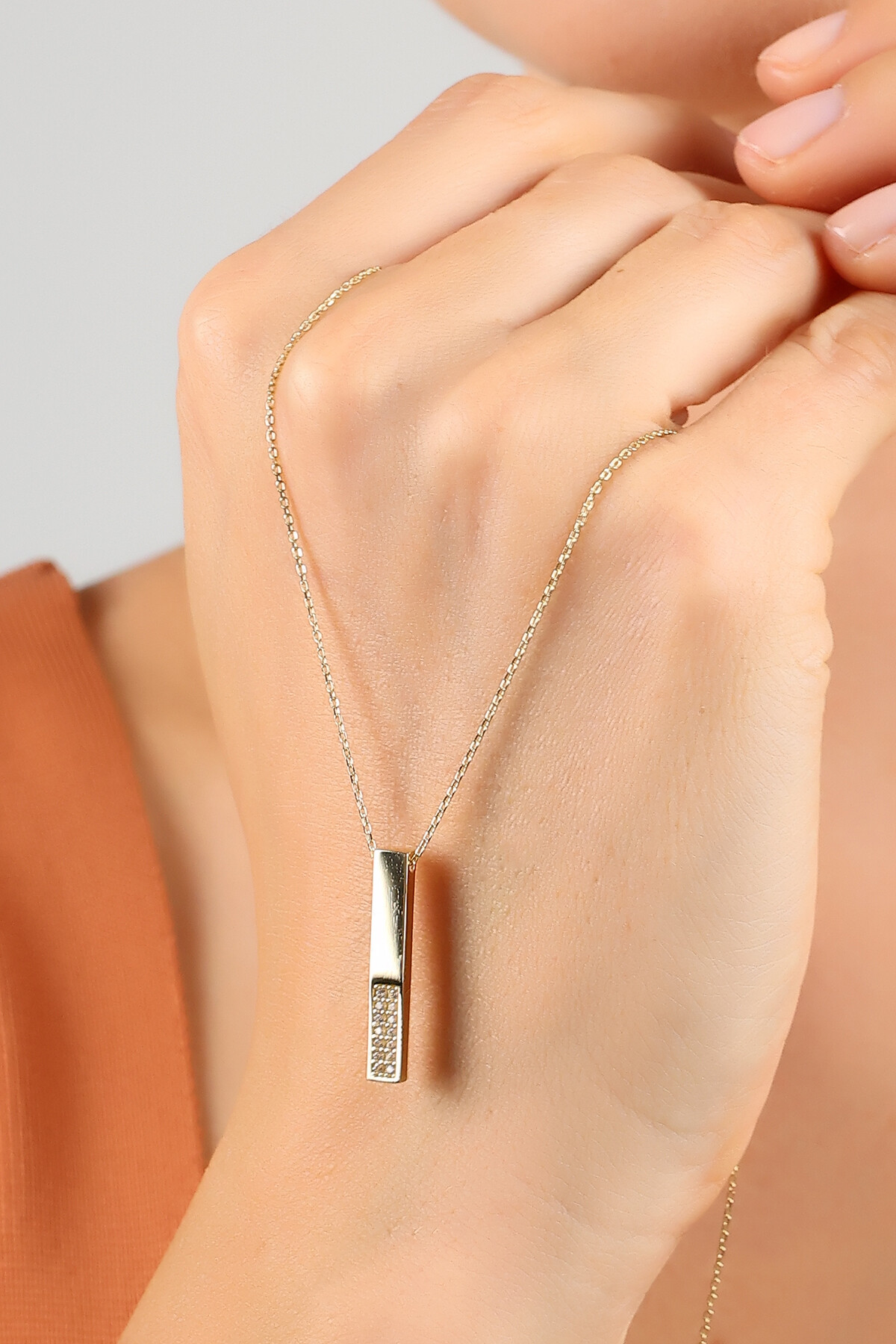 14 Ayar Altın Taşlı Çubuk Kolye