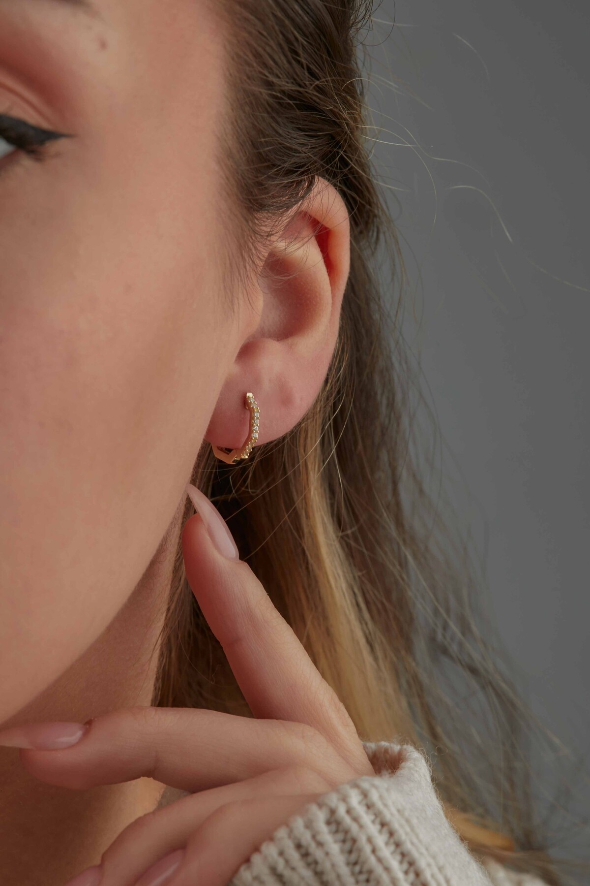 14 Ayar Altın Taşlı Halka Küpe