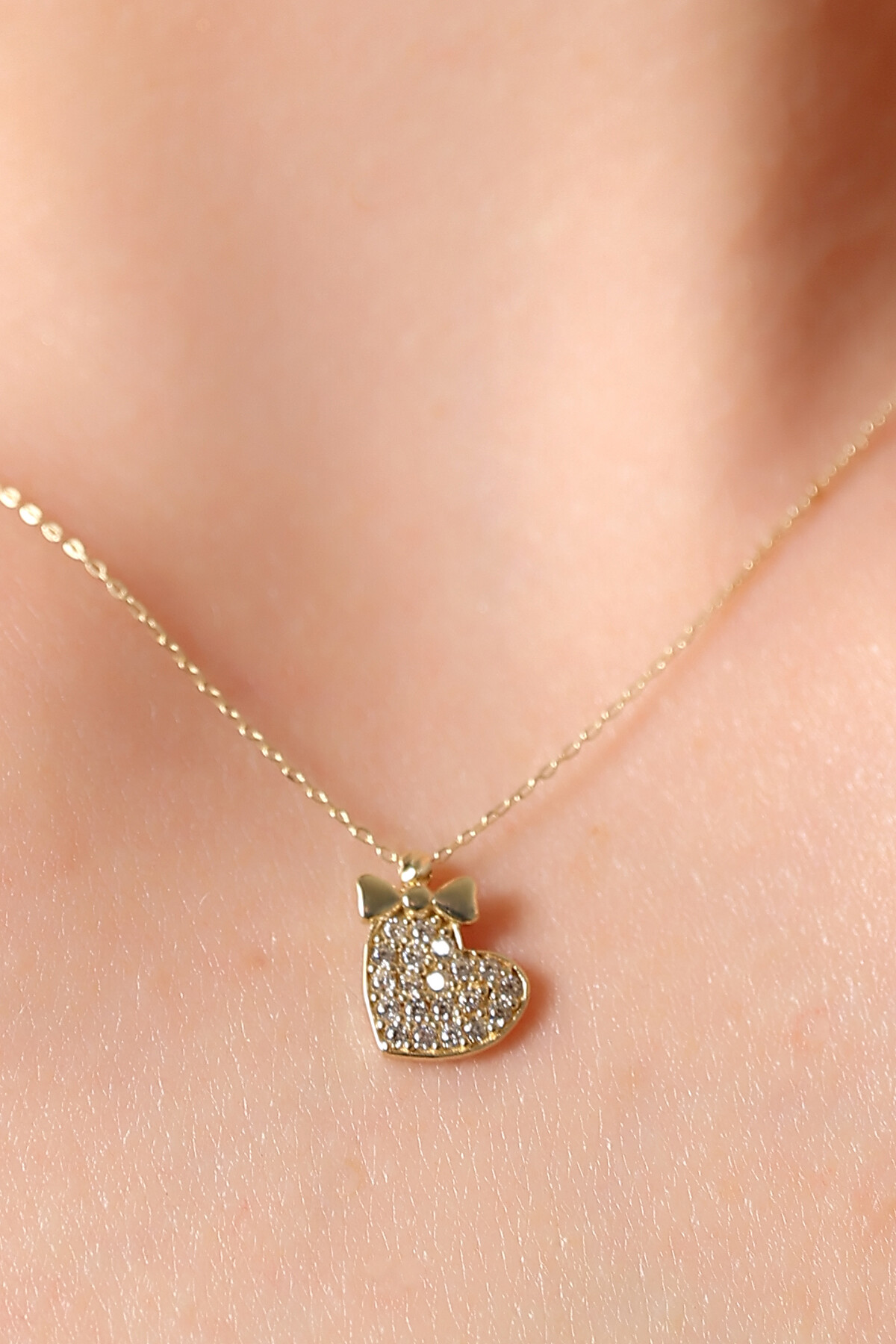 14 Ayar Altın Taşlı Kalp Kolye