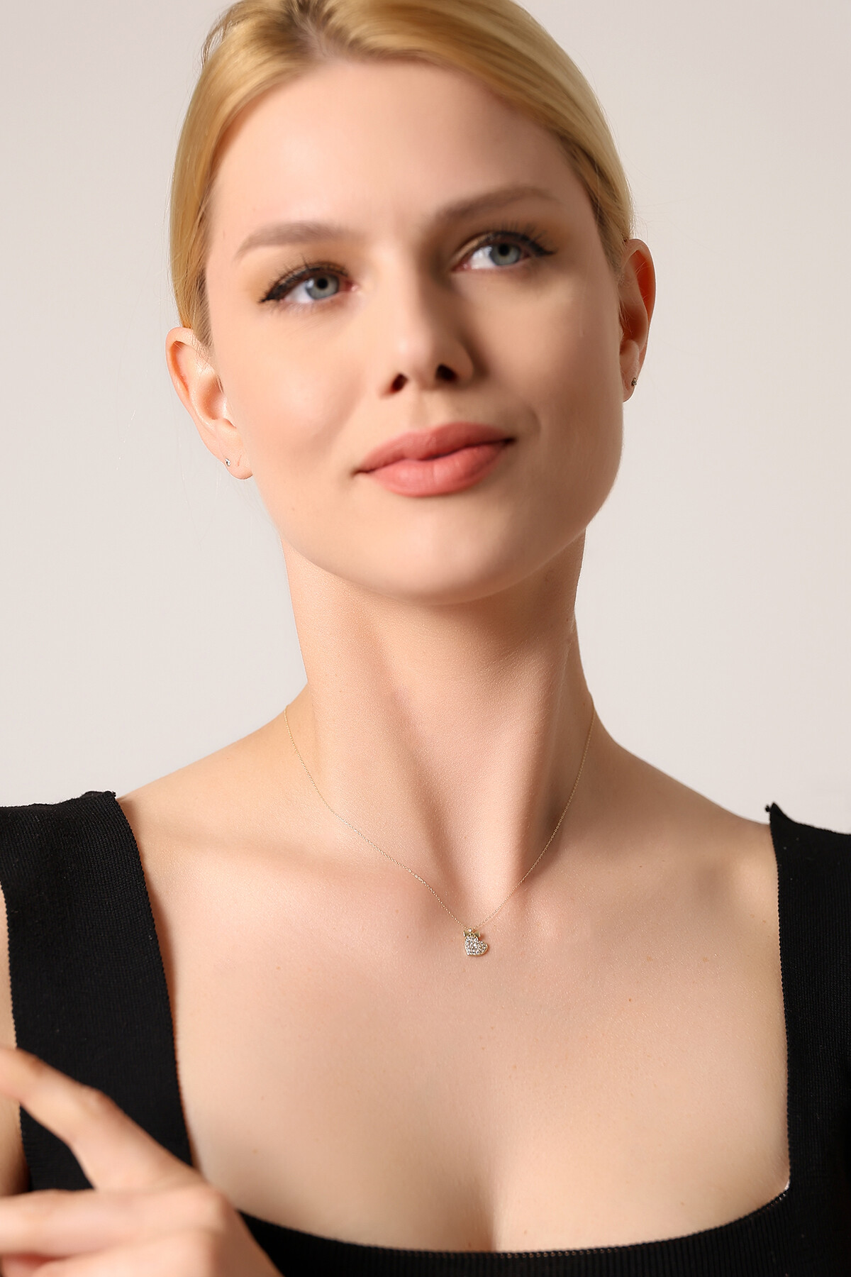 14 Ayar Altın Taşlı Kalp Kolye