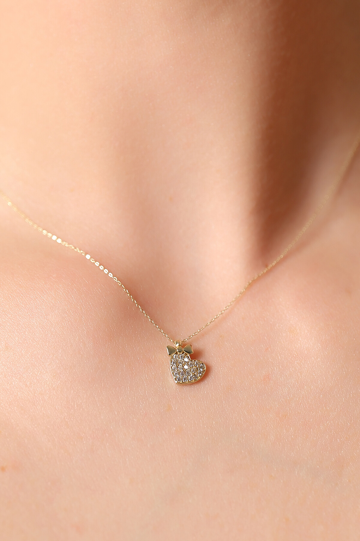 14 Ayar Altın Taşlı Kalp Kolye