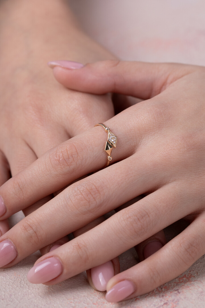 14 Ayar Altın Taşlı Karo Yüzük