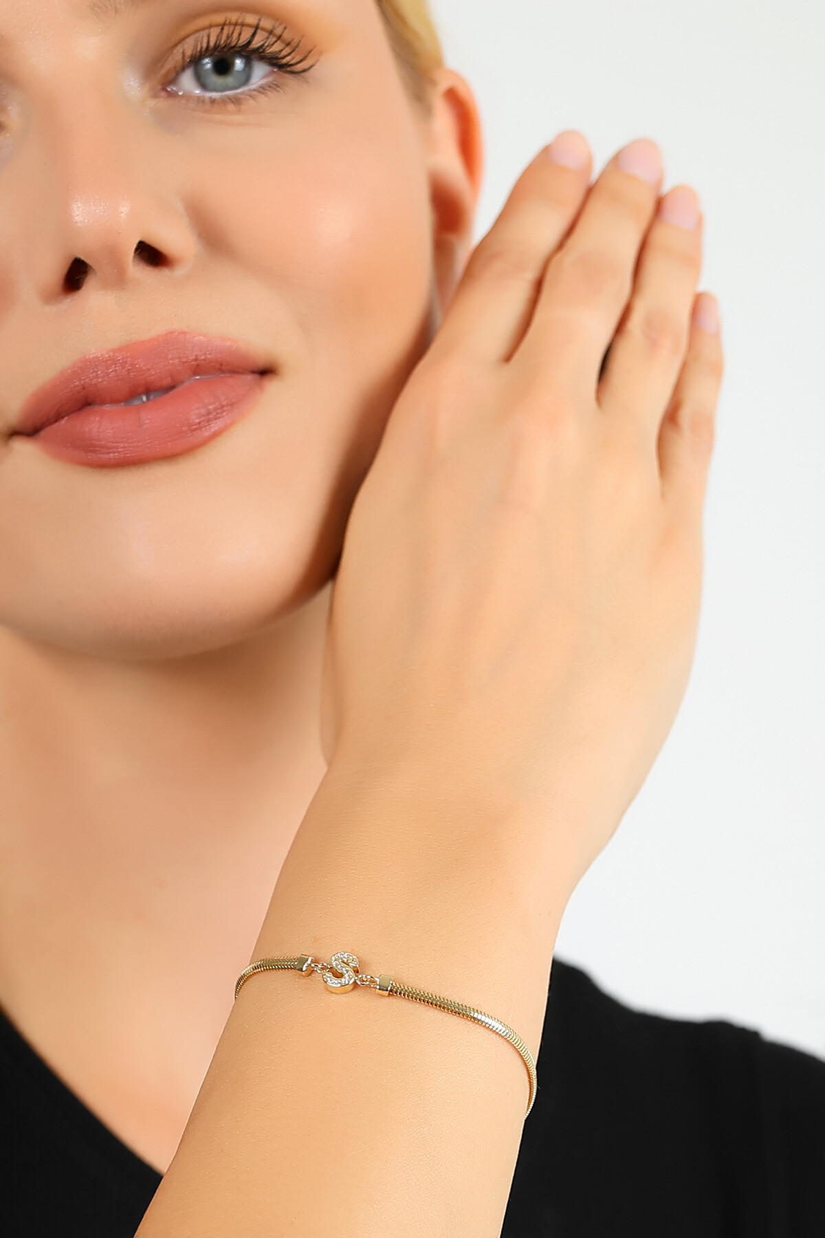 14 Ayar Altın Taşlı S Harf Balık Sırtı Bileklik