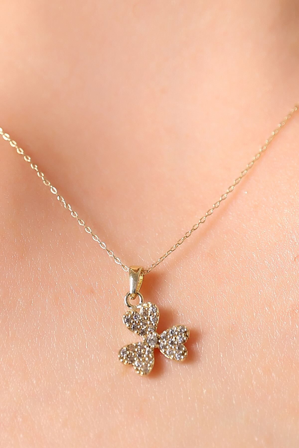 14 Ayar Altın Taşlı Yonca Kolye