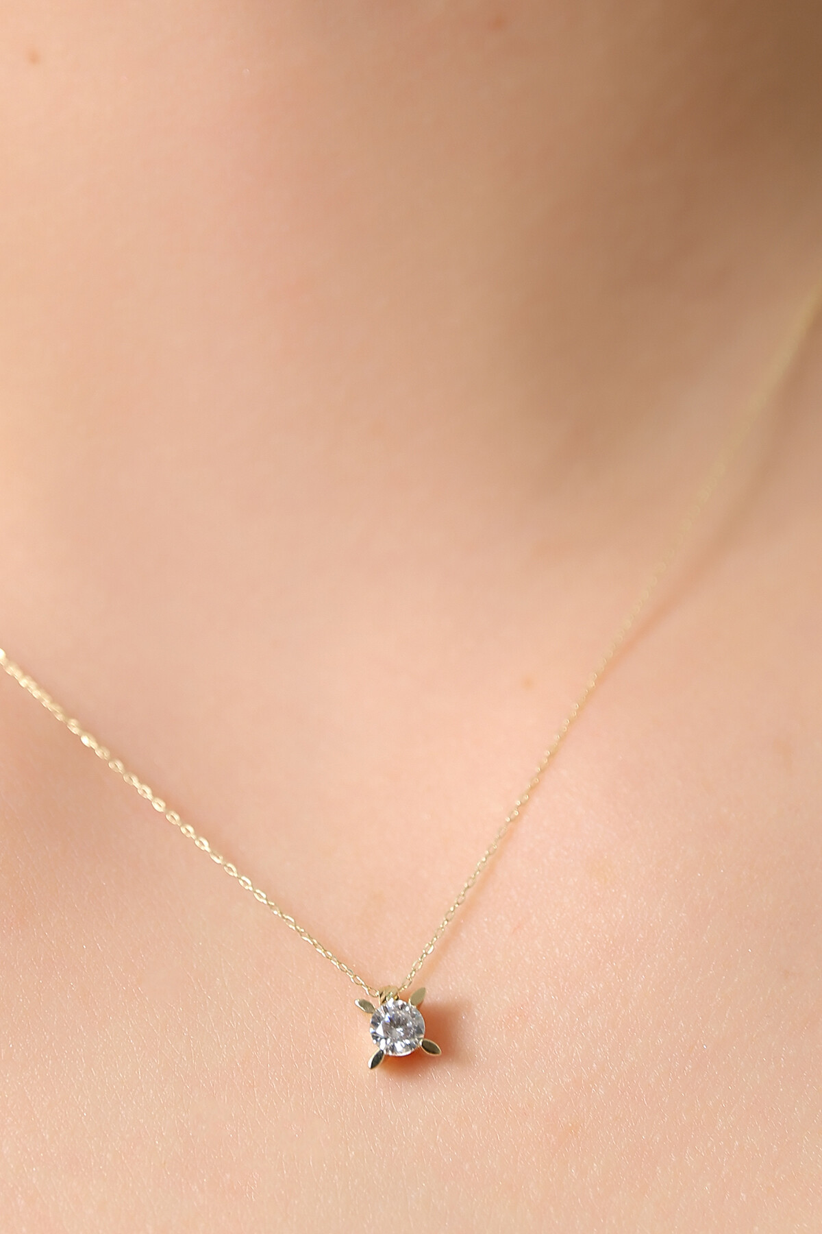 14 Ayar Altın Tektaş Kolye