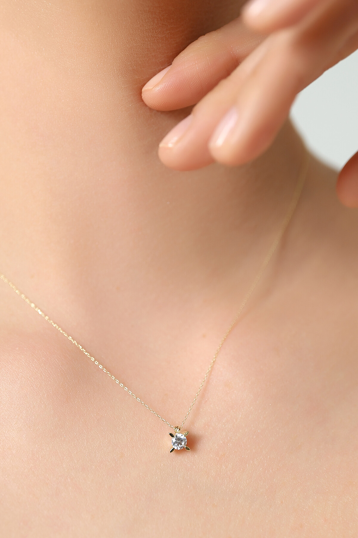 14 Ayar Altın Tektaş Kolye