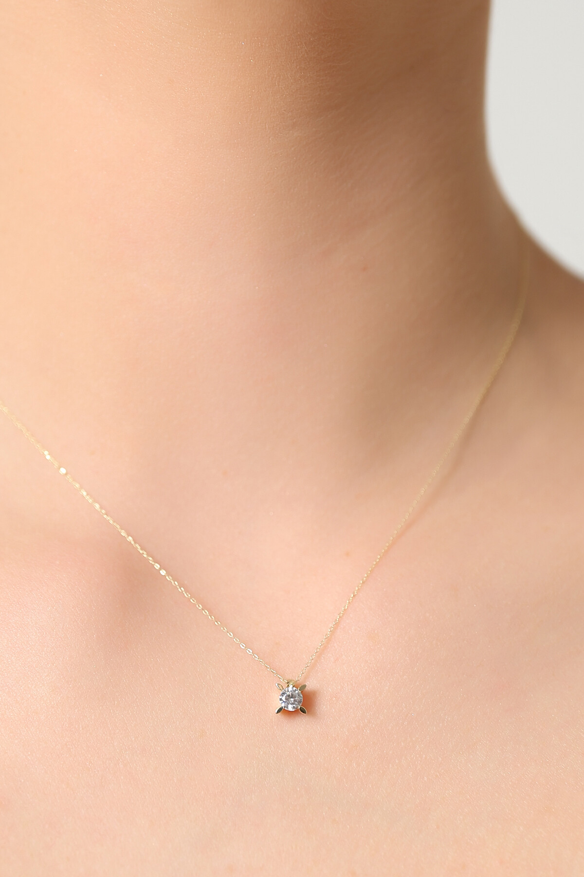 14 Ayar Altın Tektaş Kolye