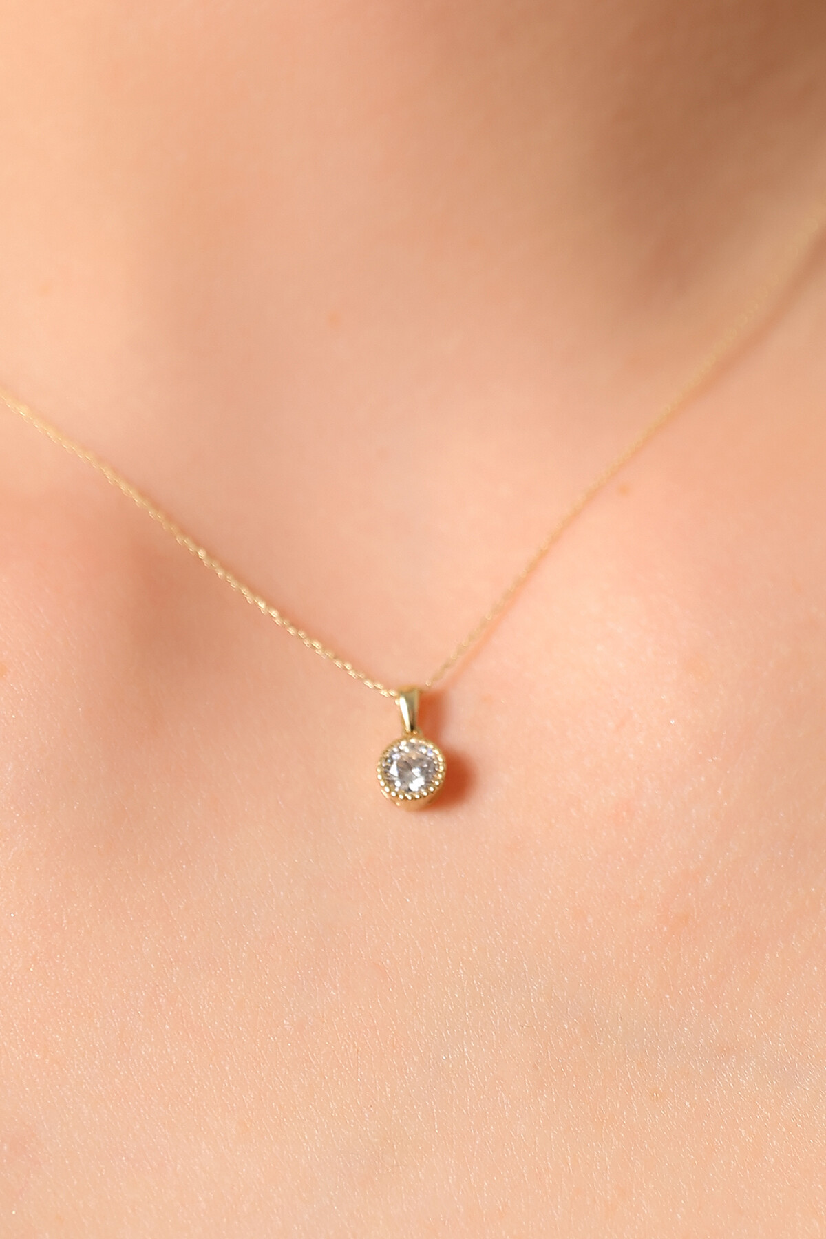 14 Ayar Altın Tektaş Kolye