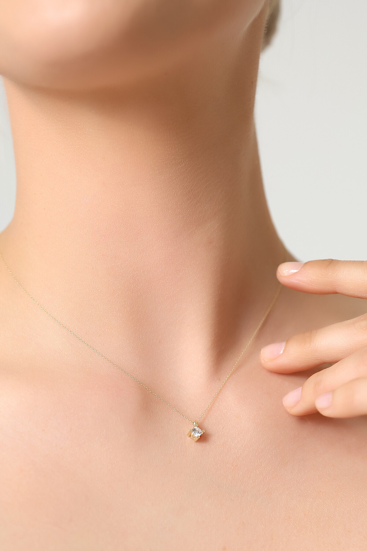 14 Ayar Altın Tektaş Kolye