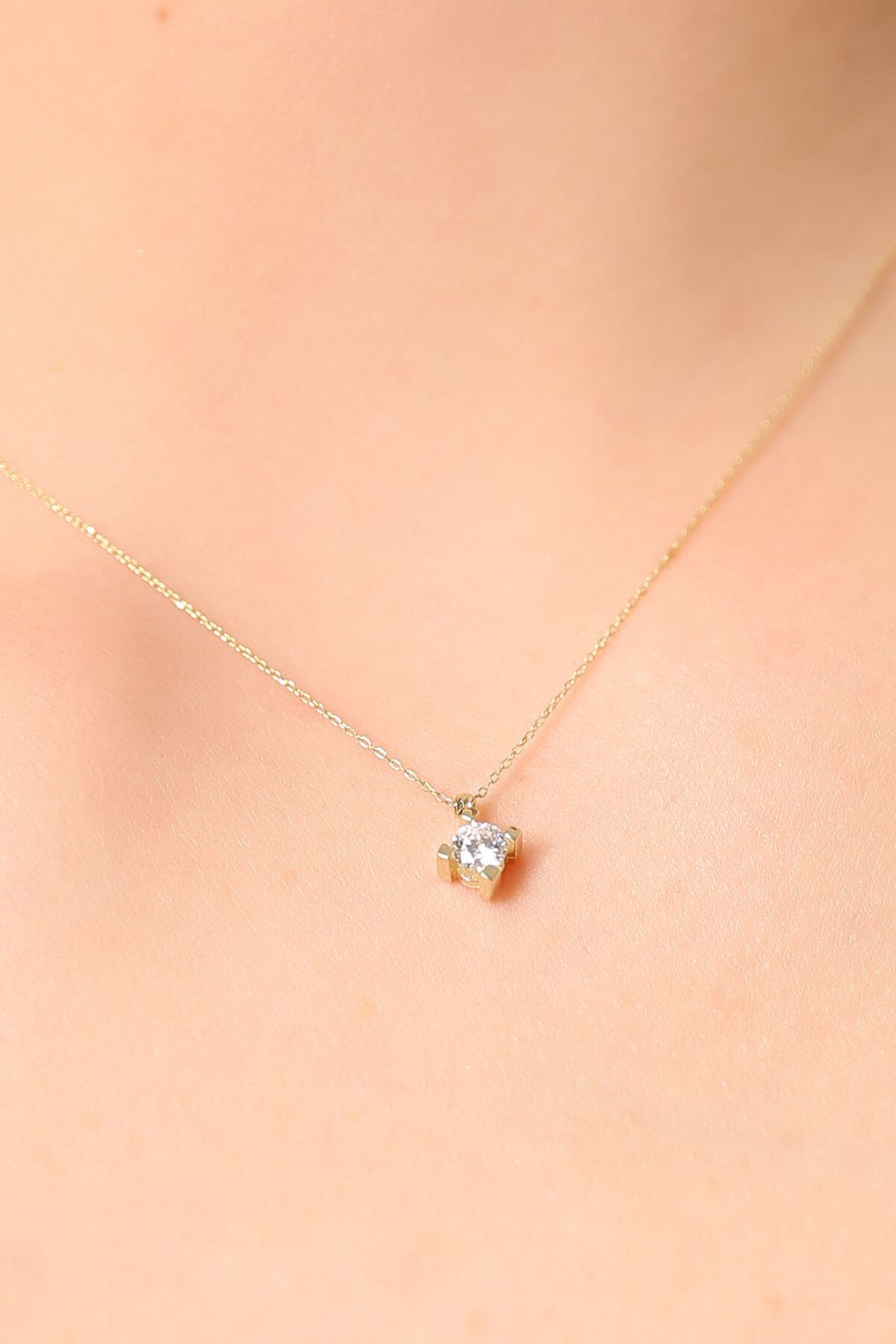 14 Ayar Altın Tektaş Kolye