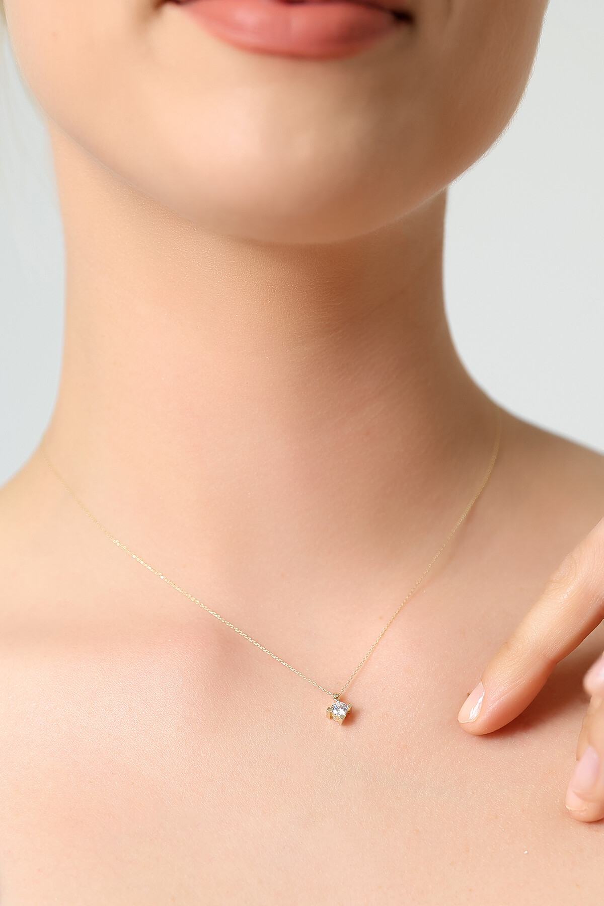 14 Ayar Altın Tektaş Kolye