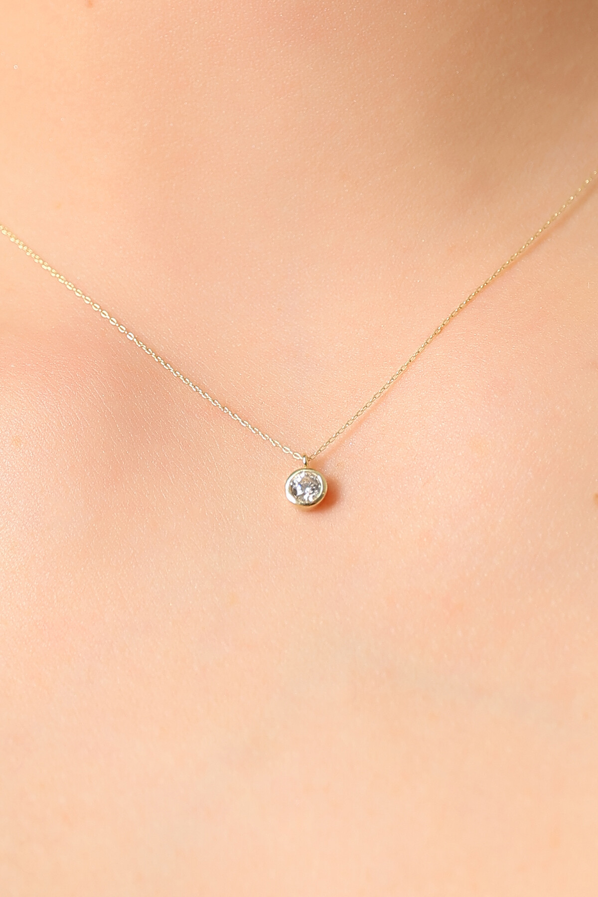 14 Ayar Altın Tektaş Kolye