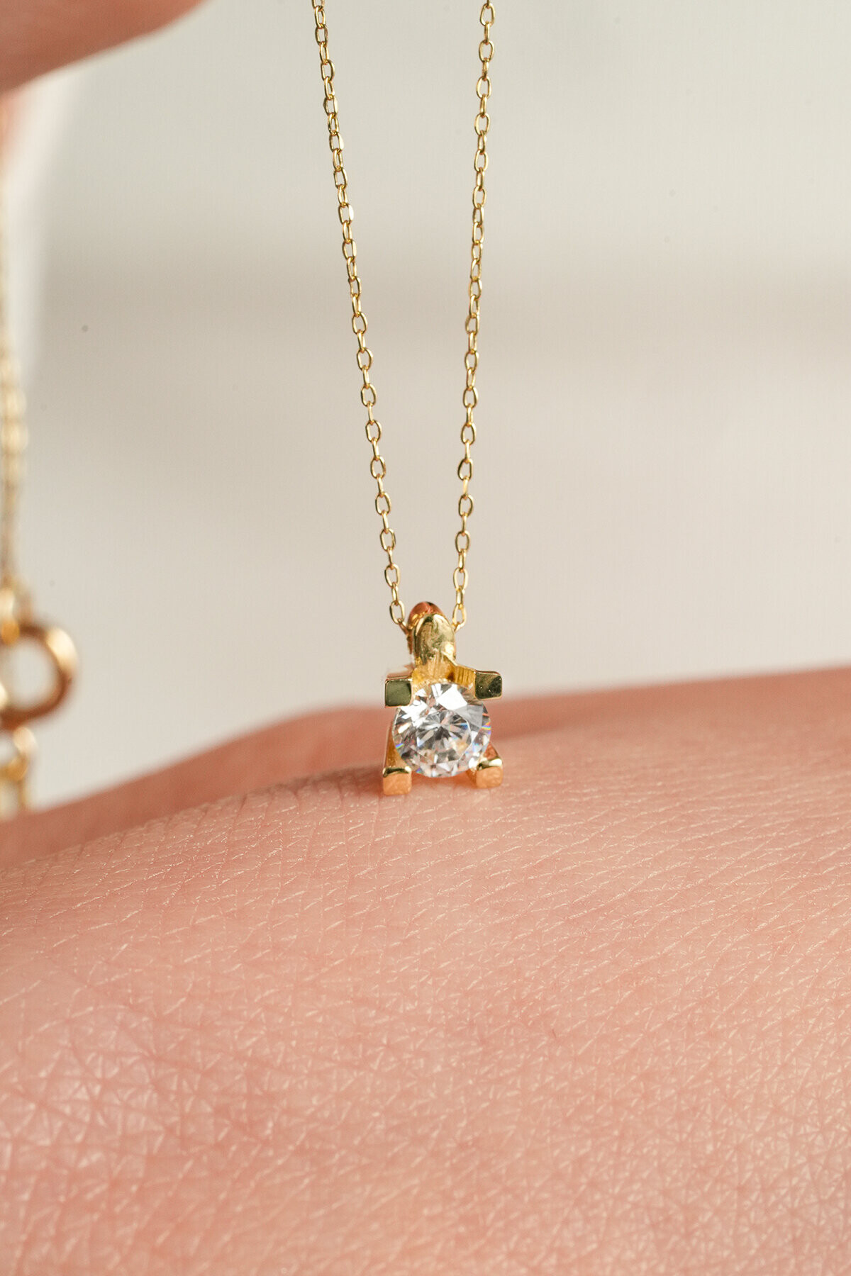 14 Ayar Altın Tektaş Kolye