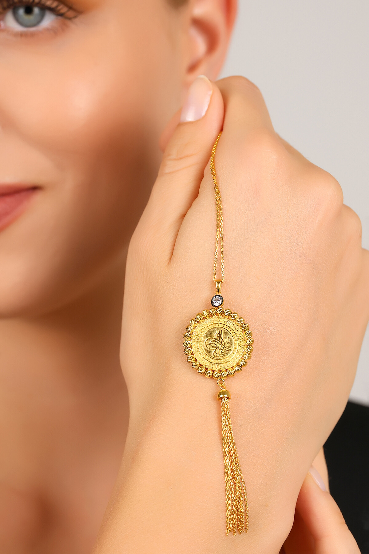 14 Ayar Altın Tuğra Sarkaç Kolye