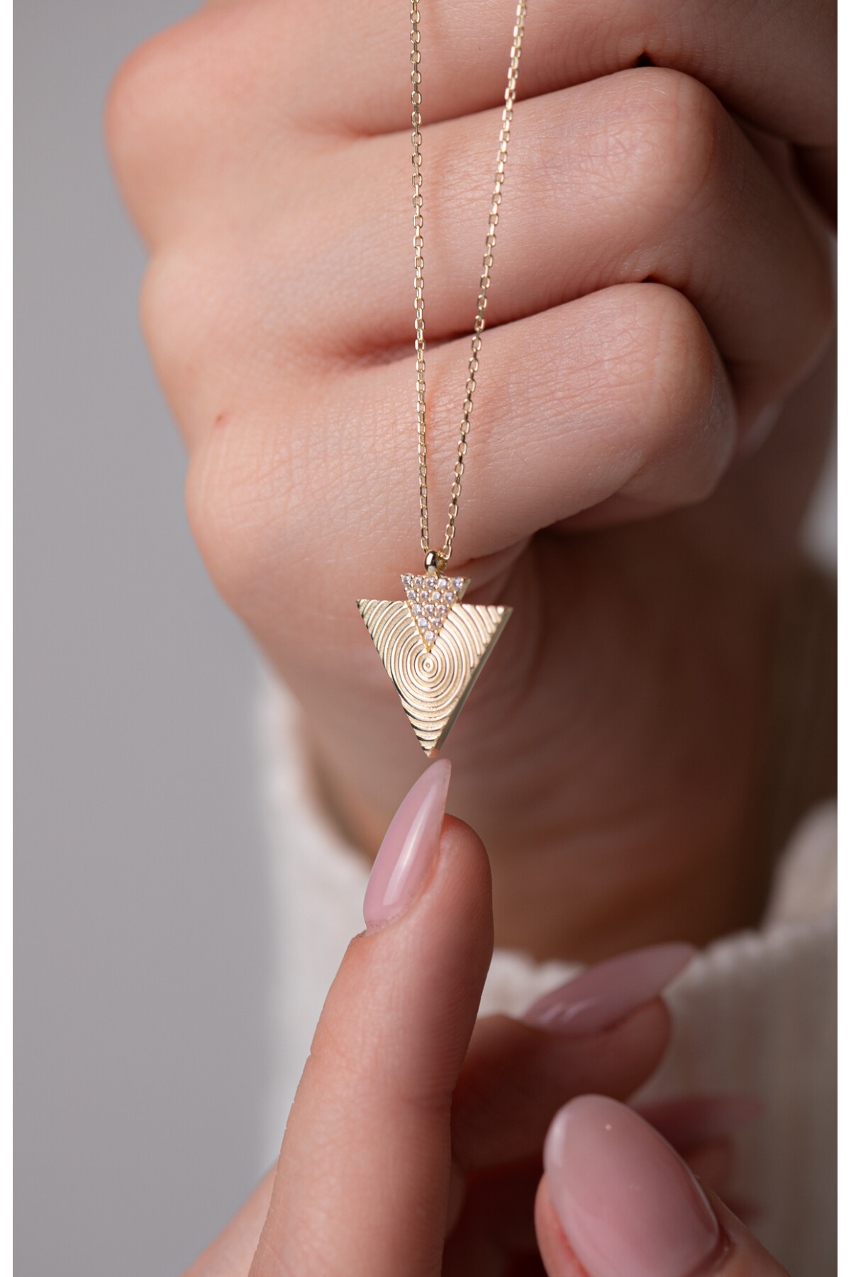 14 Ayar Altın Üçgen Kolye