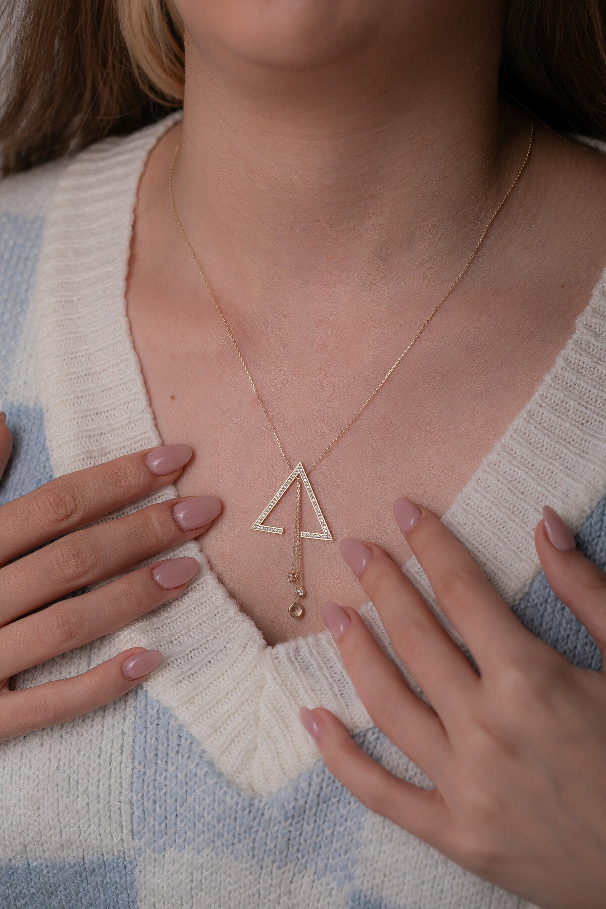 14 Ayar Altın Üçgen Kolye