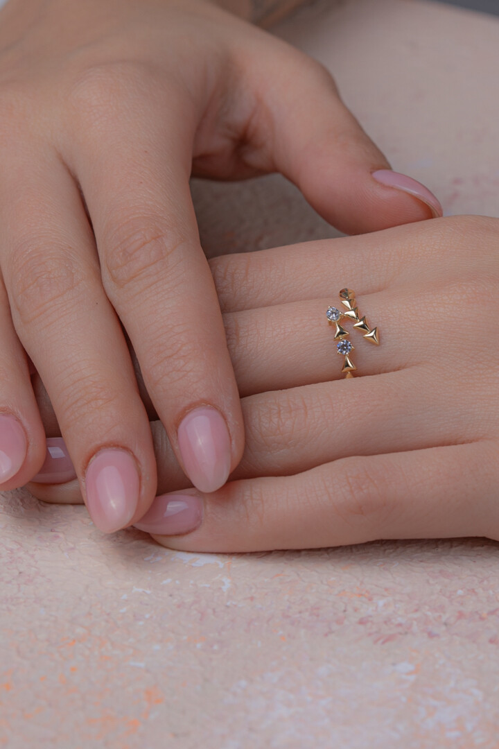 14 Ayar Altın Üçgen Motifli Yüzük