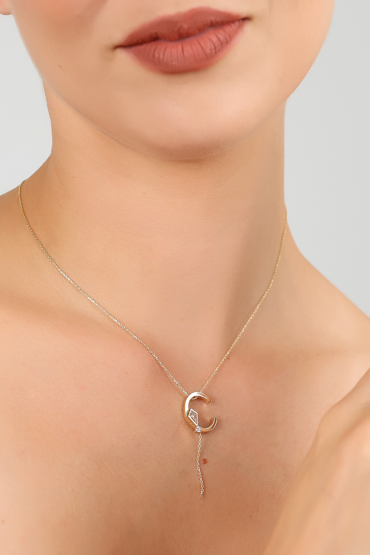 14 Ayar Altın Uçurtma  C Harfi Kolye