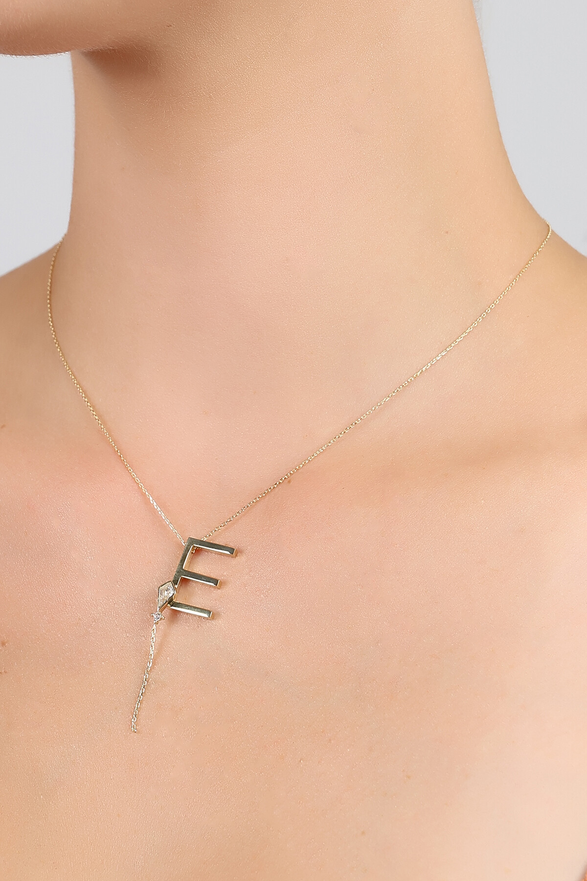 14 Ayar Altın Uçurtma  E Harfi Kolye