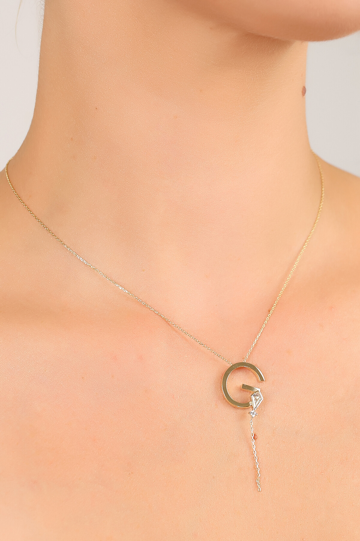 14 Ayar Altın Uçurtma  G Harfi Kolye