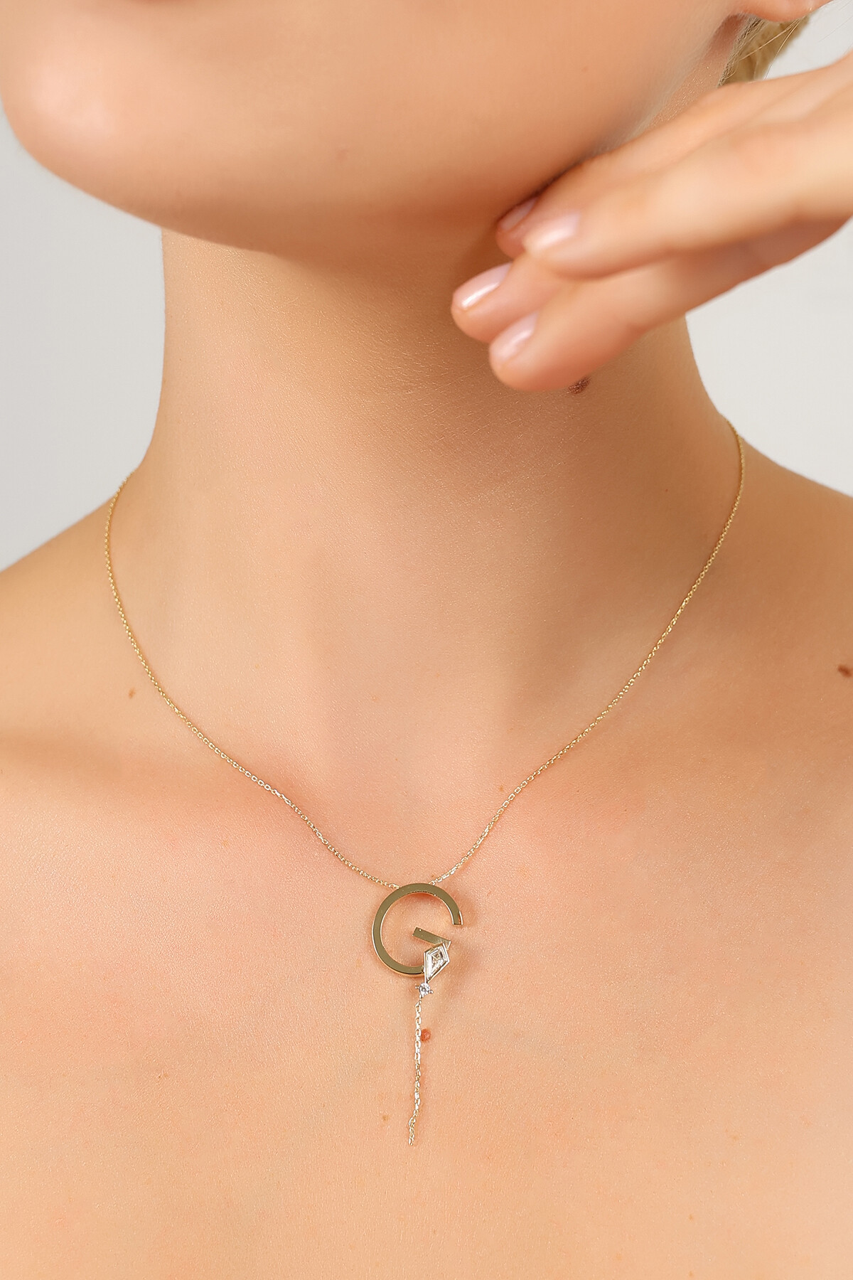 14 Ayar Altın Uçurtma  G Harfi Kolye