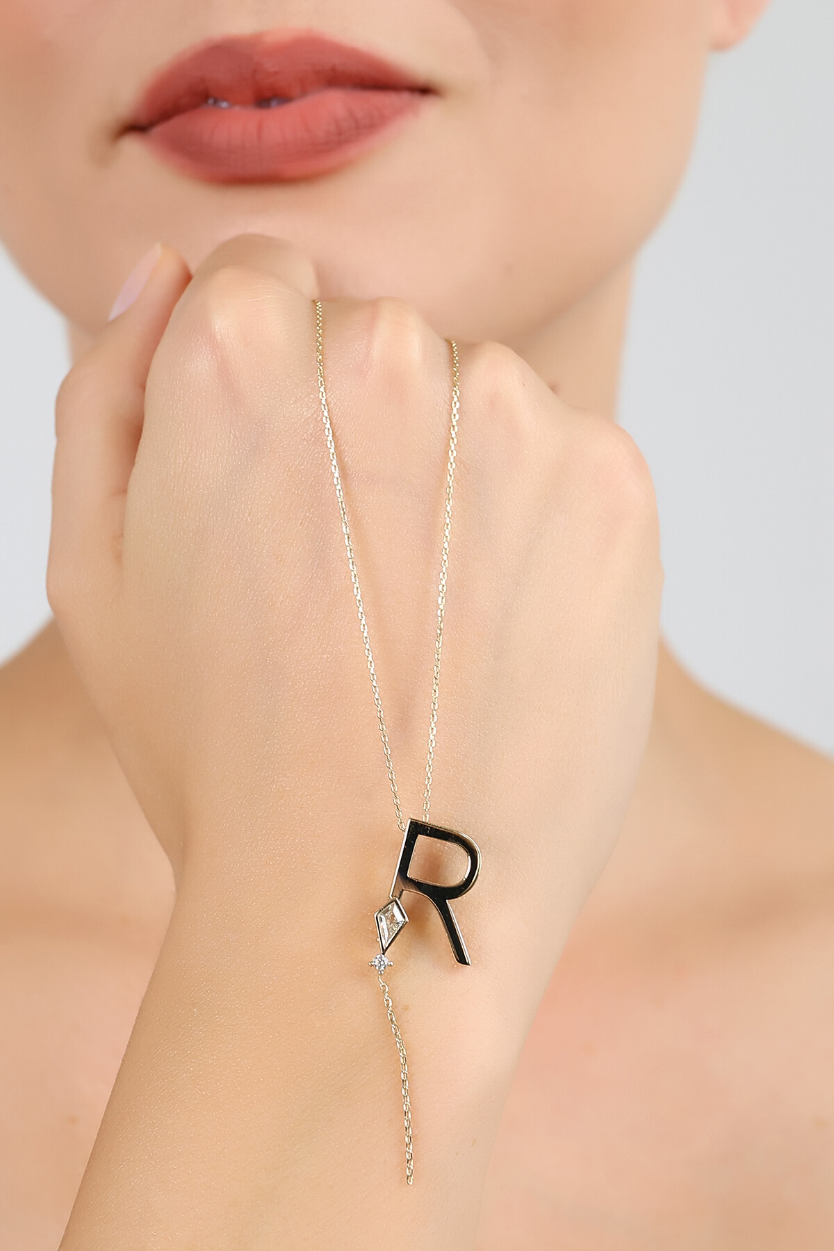 14 Ayar Altın Uçurtma  R Harfi Kolye