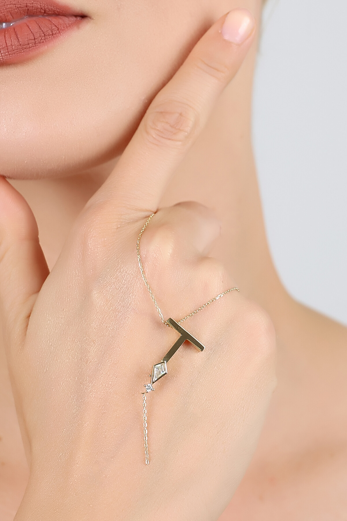 14 Ayar Altın Uçurtma  T Harfi Kolye