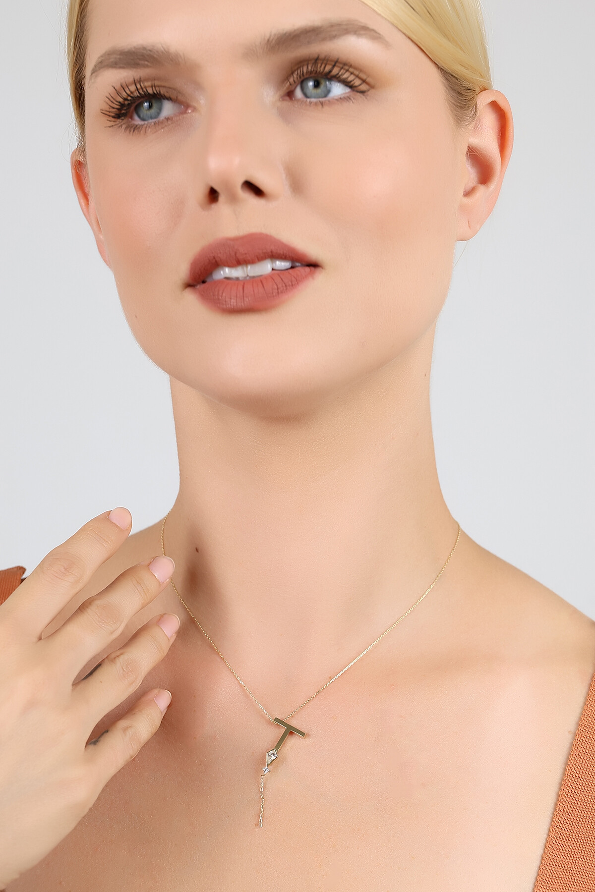 14 Ayar Altın Uçurtma  T Harfi Kolye