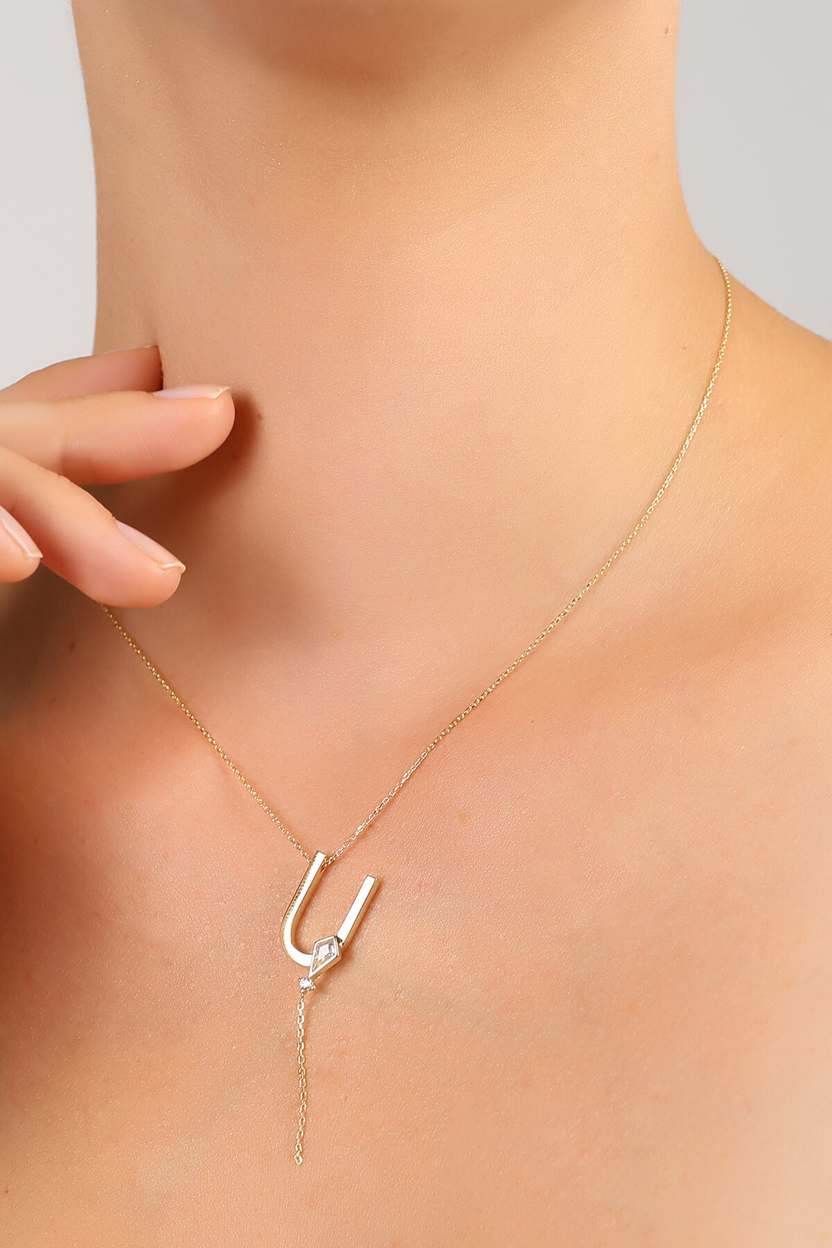 14 Ayar Altın Uçurtma  Ü Harfi Kolye