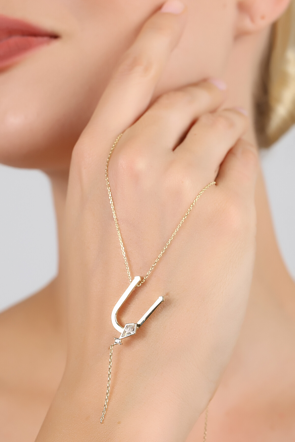 14 Ayar Altın Uçurtma  Ü Harfi Kolye