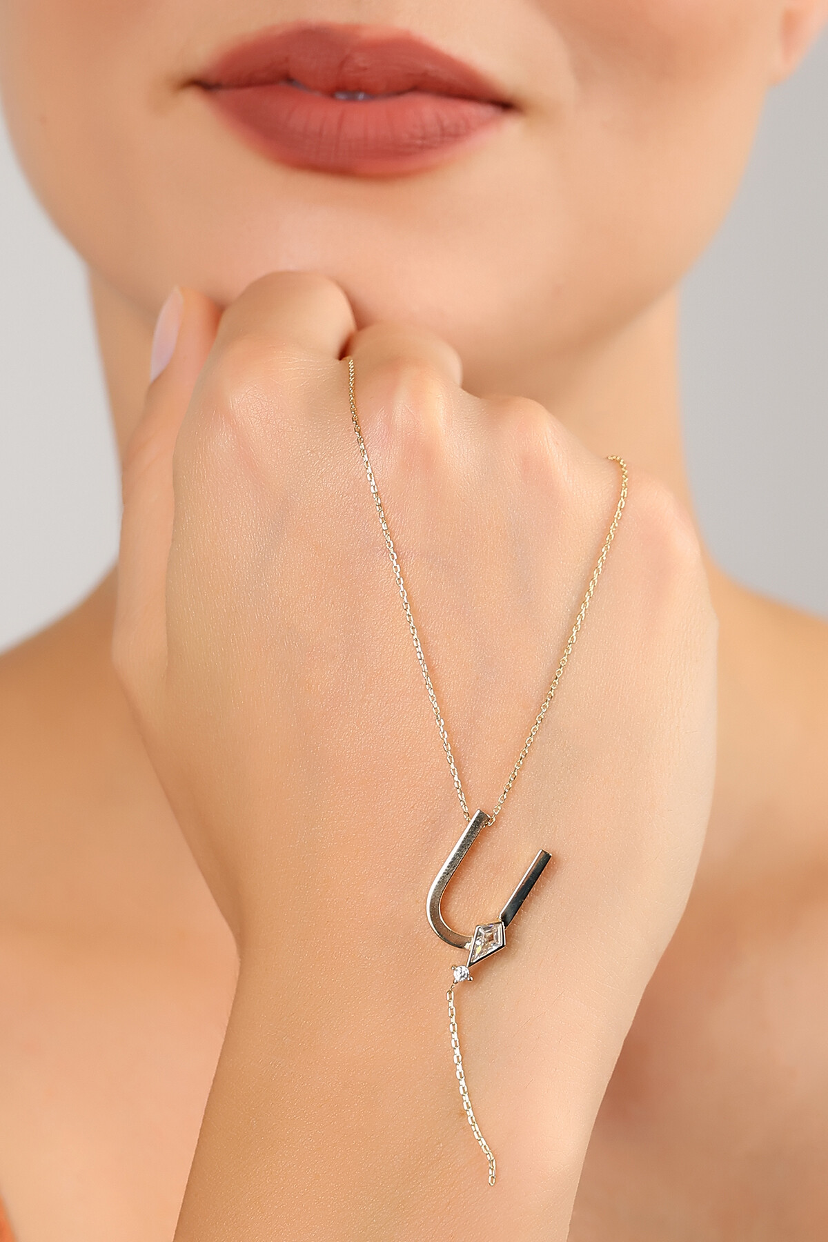 14 Ayar Altın Uçurtma  Ü Harfi Kolye