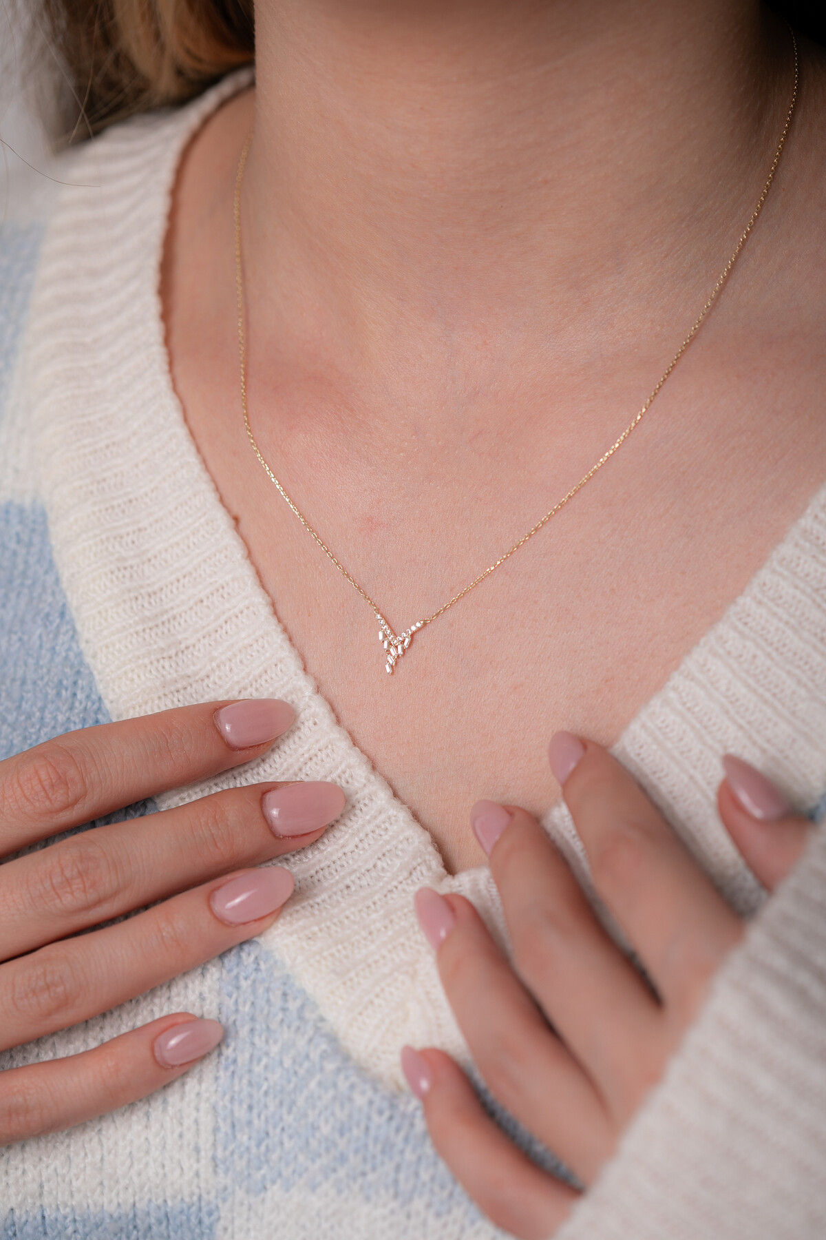 14 Ayar Altın V Baget Kolye