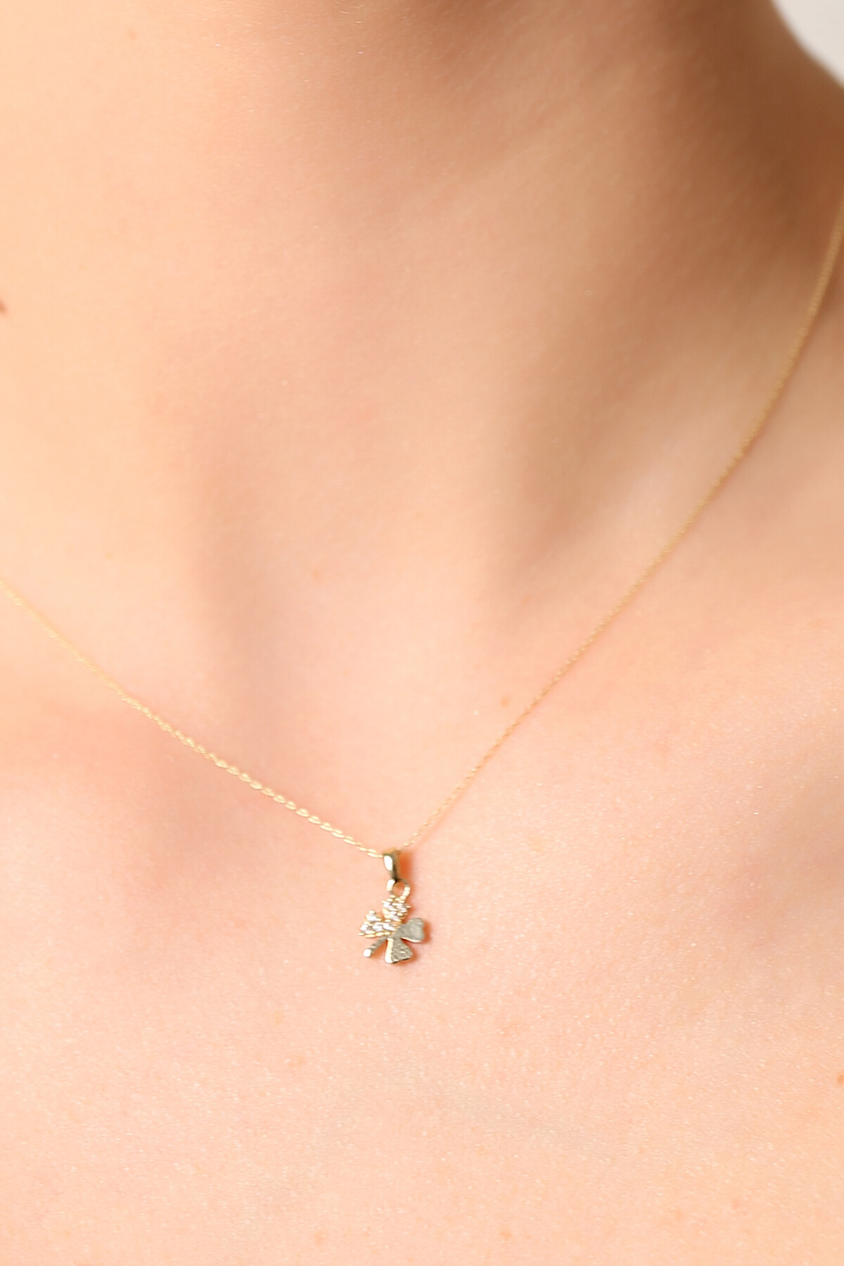 14 Ayar Altın Yarı Taşlı Yonca Kolye