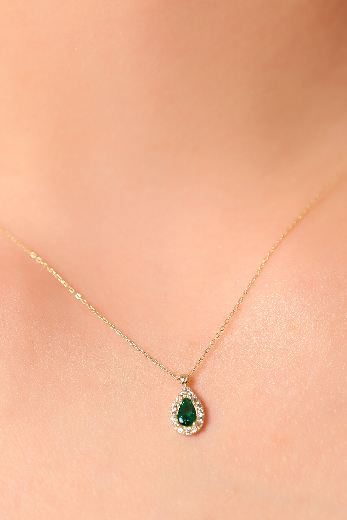 14 Ayar Altın Yeşil Taş Damla Kolye