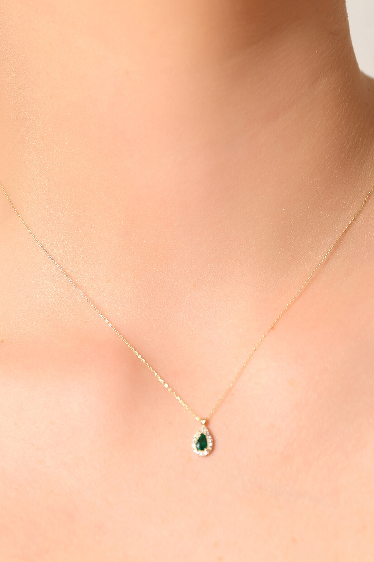 14 Ayar Altın Yeşil Taş Damla Kolye