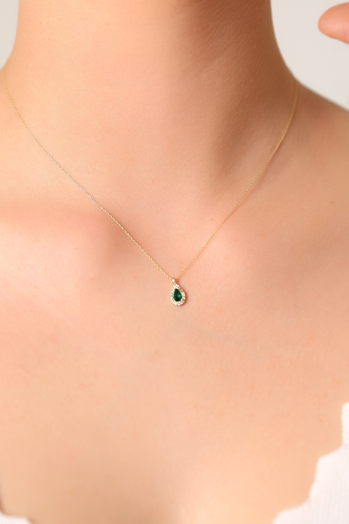 14 Ayar Altın Yeşil Taş Damla Kolye