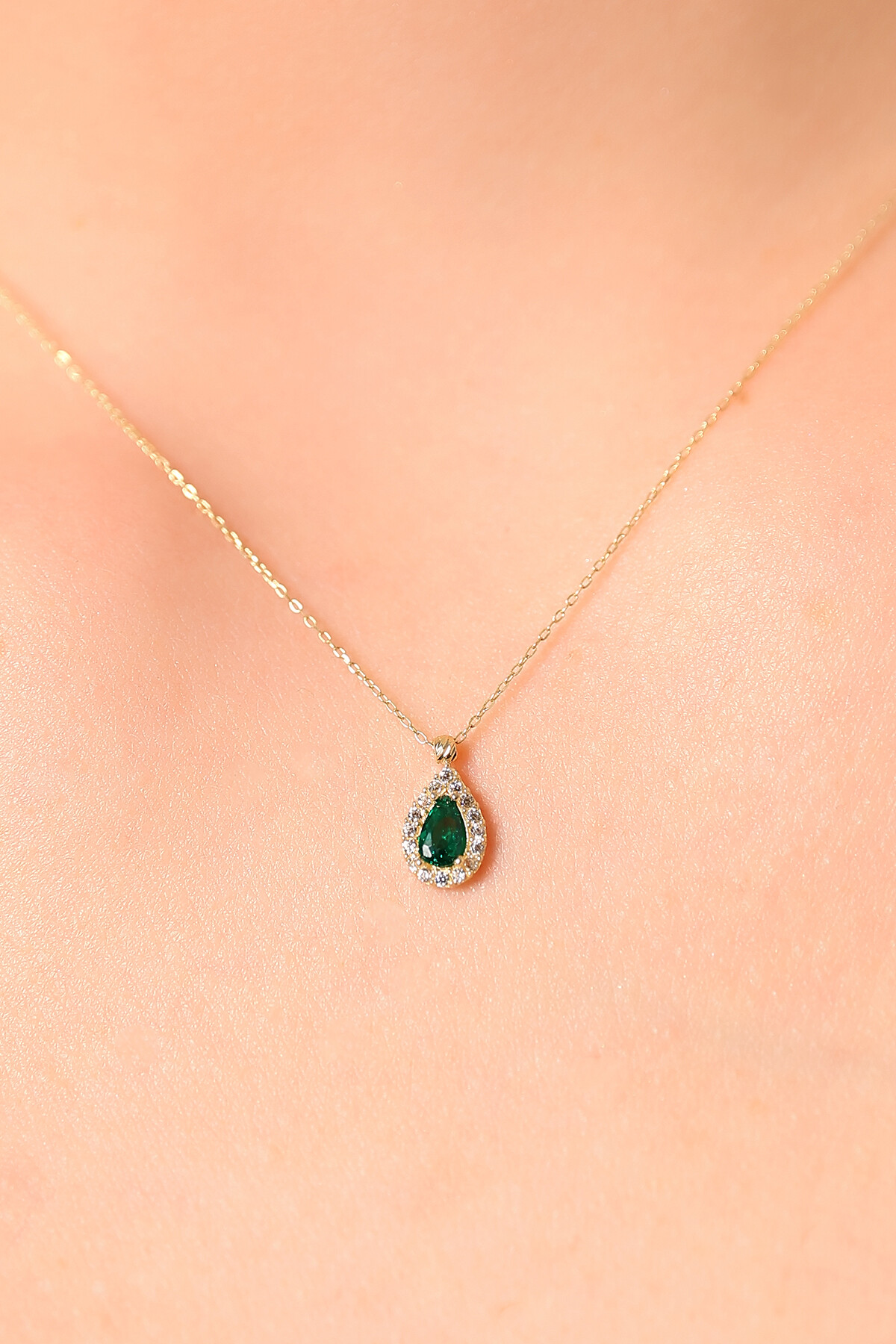 14 Ayar Altın Yeşil Taş Damla Kolye